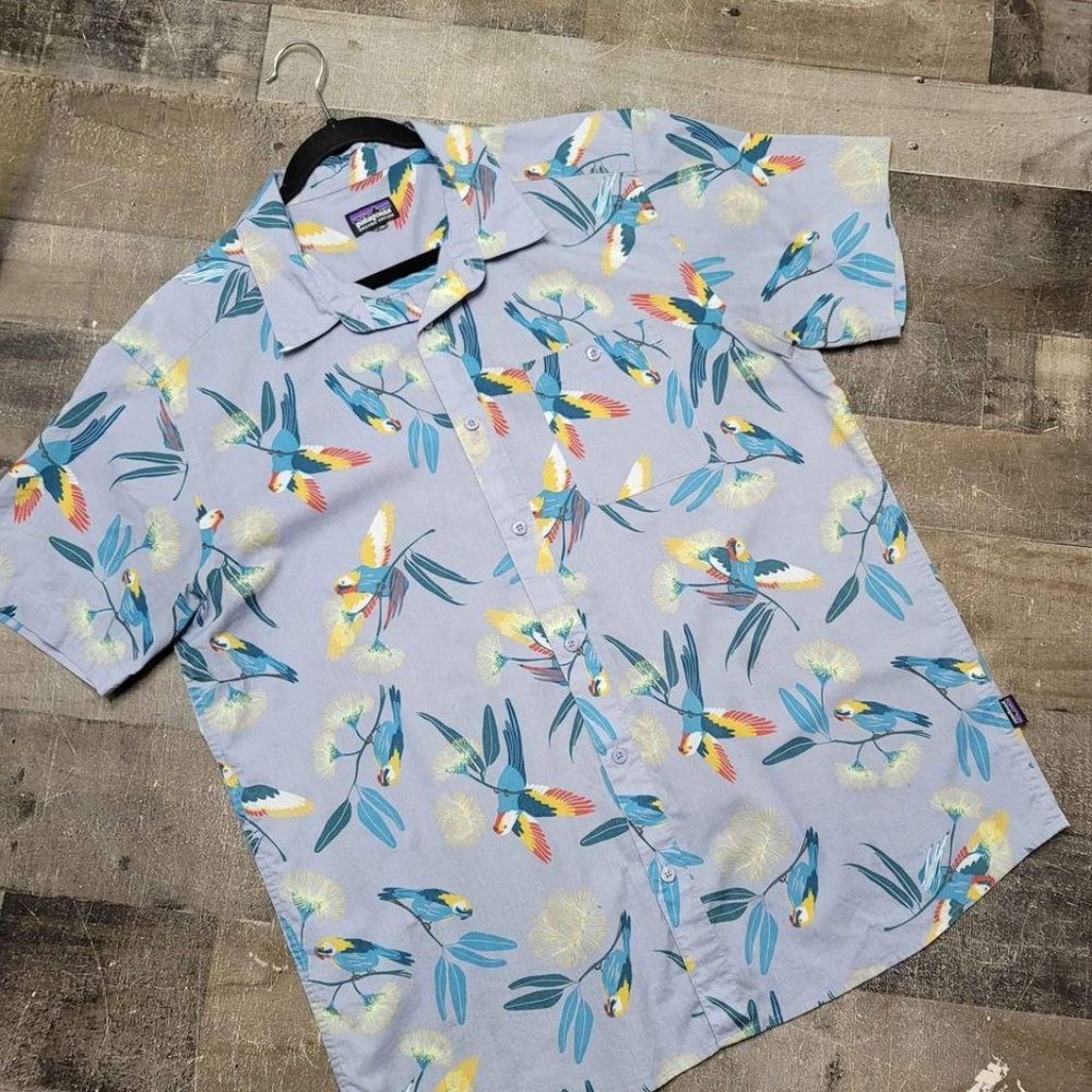 Patagonia parrot button down short sleeve shirt